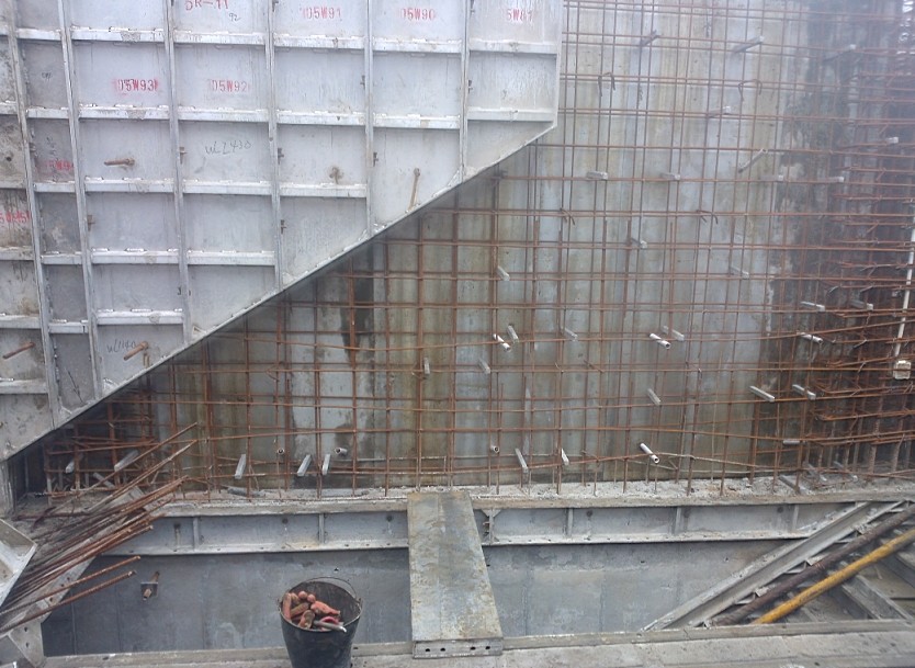 鋁模板系統(tǒng)在建筑施工中的防撞設(shè)施應(yīng)用與優(yōu)化